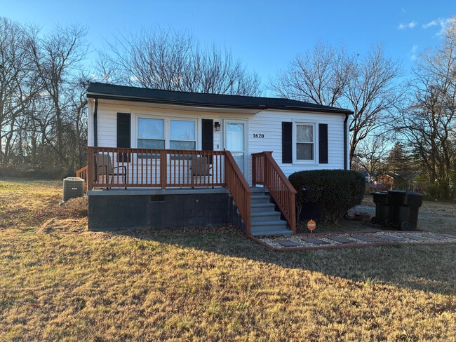 Room in House on Morgantown Rd in Burlington, NC - Building Photo - Building Photo