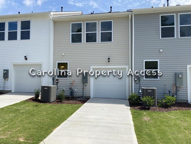 130 Channel Drop Dr in Clayton, NC - Foto de edificio - Building Photo