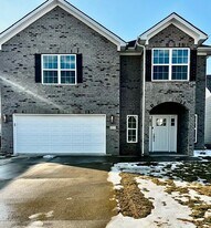 1013 Squirrel Nest Ln in Lexington, KY - Building Photo