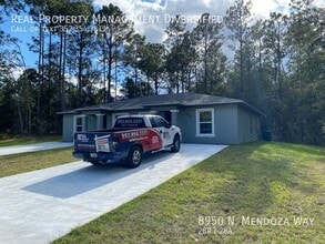 8950 N Mendoza Way in Citrus Springs, FL - Building Photo - Building Photo