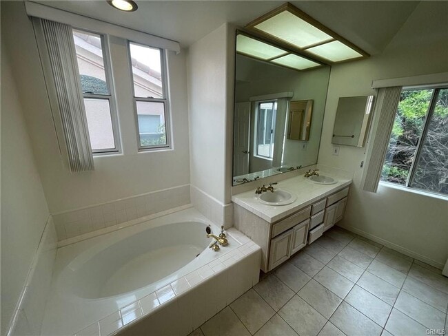 10010 Reseda Blvd in Los Angeles, CA - Building Photo - Building Photo