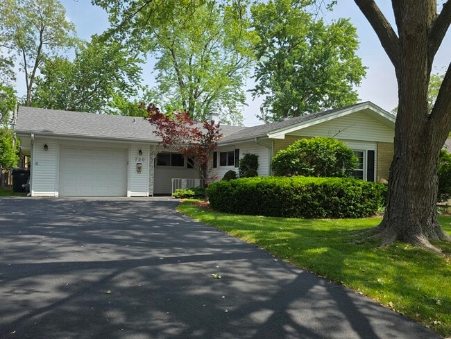 720 Alcoa Ln in Hoffman Estates, IL - Building Photo - Building Photo