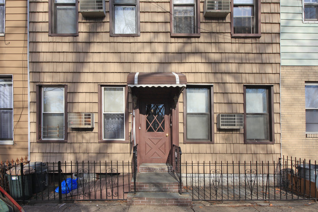 217 Nassau Ave in Brooklyn, NY - Building Photo - Building Photo