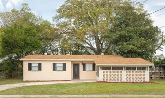 7707 Falcon St in Jacksonville, FL - Building Photo
