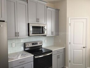 12076 Theme Alley in Orlando, FL - Building Photo - Building Photo