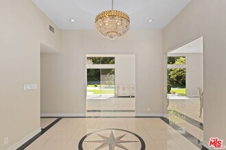 1860 Loma Vista Dr in Beverly Hills, CA - Building Photo - Building Photo