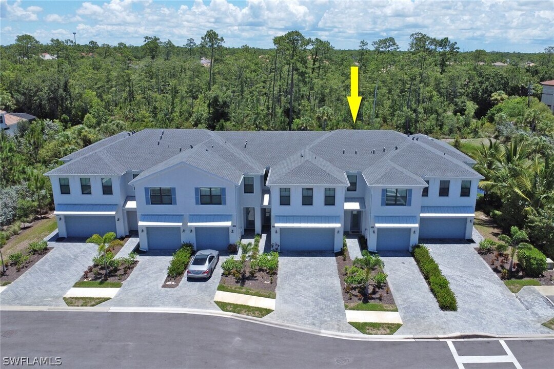 13082 Pembroke Dr in Naples, FL - Foto de edificio