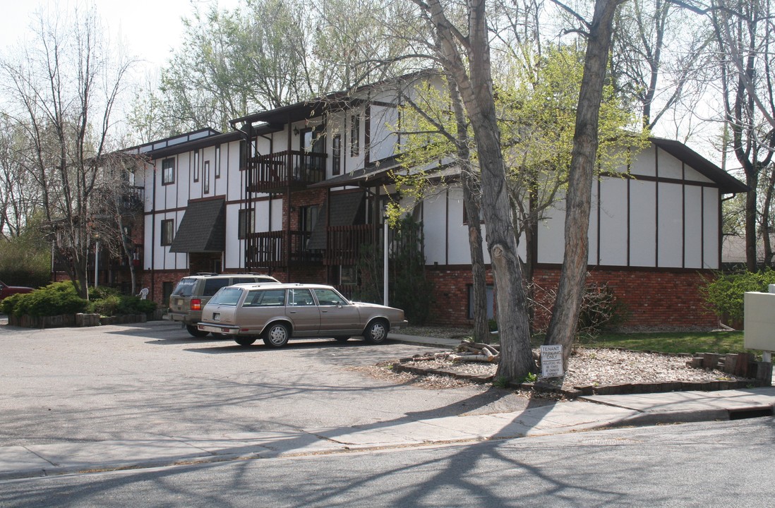 812 W 10th St in Loveland, CO - Foto de edificio