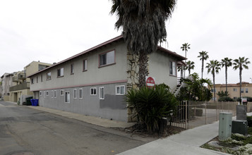 Pacific Views Apartments in Oceanside, CA - Foto de edificio - Building Photo