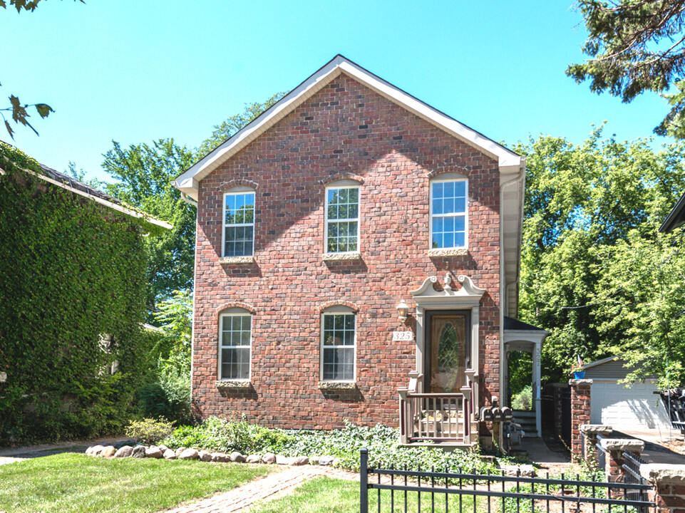 325 Loomis St in Naperville, IL - Foto de edificio