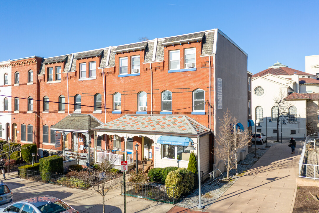 4019 Locust St in Philadelphia, PA - Building Photo