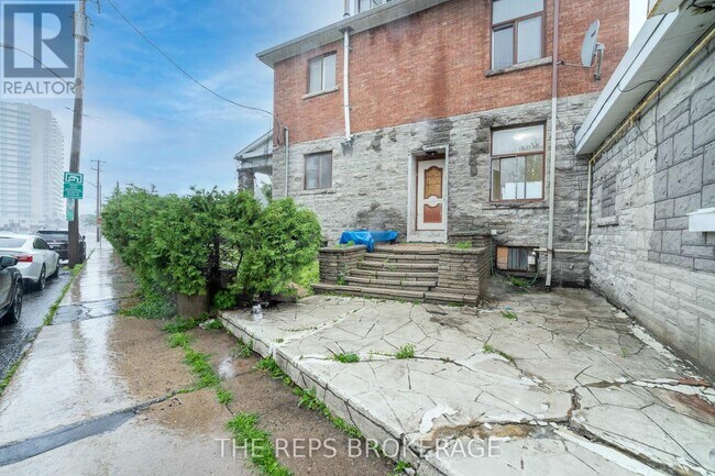 property at 337 Montgomery St