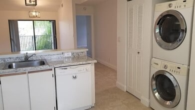 10121 W Sunrise Blvd, Unit 306 in Plantation, FL - Foto de edificio - Building Photo