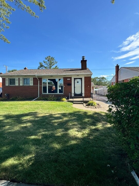 21318 Parkway St in St. Clair Shores, MI - Building Photo