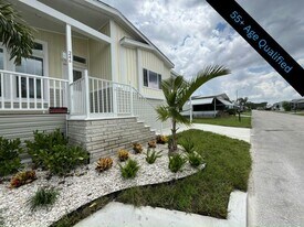 246 Caviller Ct in North Fort Myers, FL - Building Photo