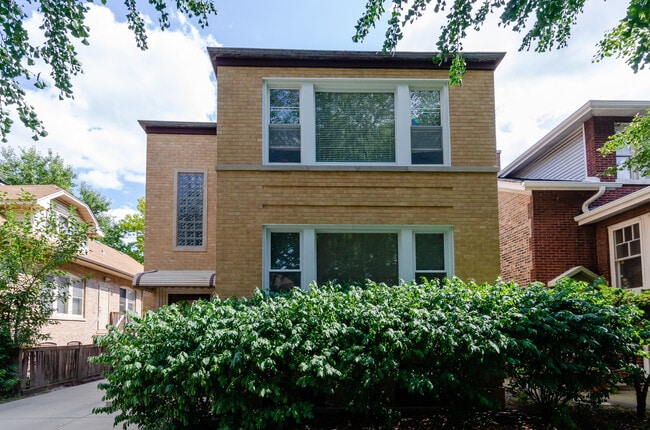 property at 1014 S Oak Park Ave