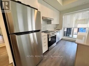 135 Canon Jackson Dr in Toronto, ON - Building Photo - Building Photo
