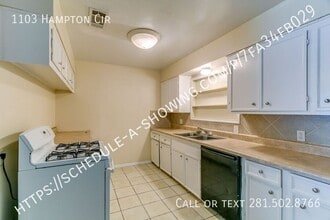 1103 Hampton Cir in Alvin, TX - Building Photo - Building Photo