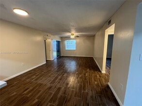 464 NE 210th Cir Terrace in Miami, FL - Building Photo - Building Photo