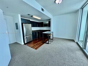 300 S Biscayne Blvd, Unit 2703 in Miami, FL - Foto de edificio - Building Photo