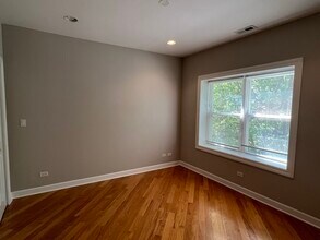 2122 W Arthur Ave in Chicago, IL - Foto de edificio - Building Photo
