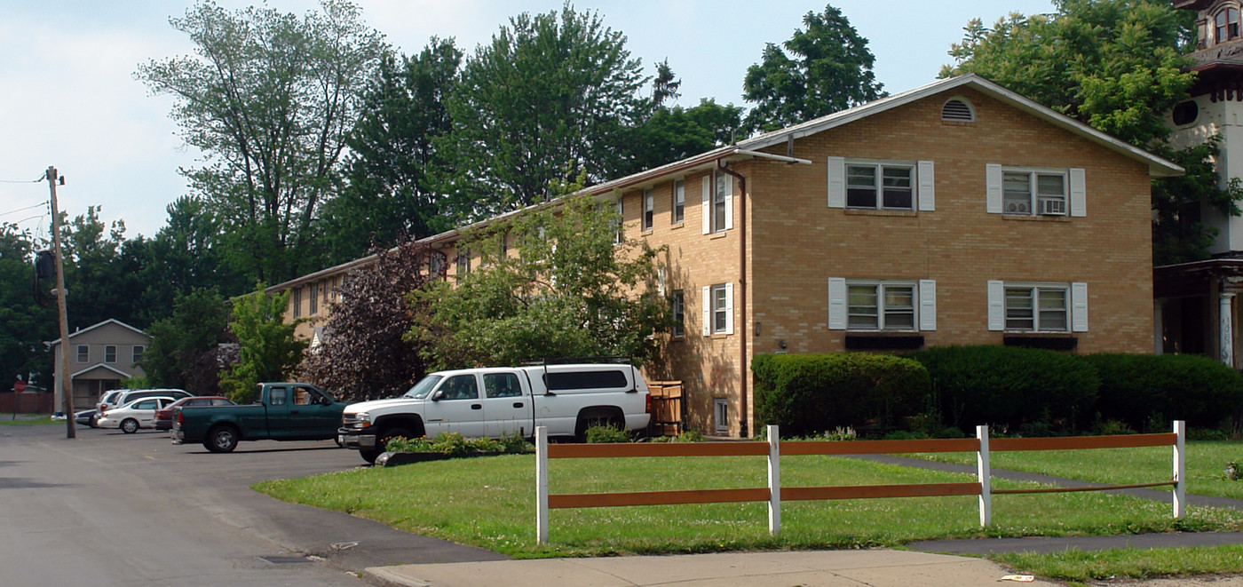 686 W Onondaga St in Syracuse, NY - Building Photo