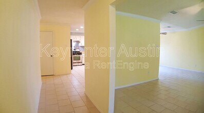 11212 Slippery Elm Trail in Austin, TX - Building Photo - Building Photo