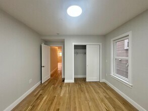 37 Gore St, Unit 1 in Cambridge, MA - Foto de edificio - Building Photo