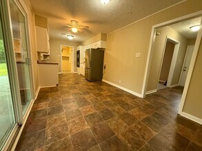 107 State Hwy 75 N in Huntsville, TX - Foto de edificio - Building Photo