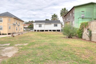 907 Laredo St in Corpus Christi, TX - Foto de edificio - Building Photo