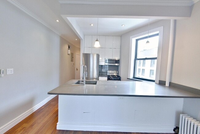 722 Tenth Avenue (49th & 50th St), #2B in New York, NY - Building Photo - Building Photo