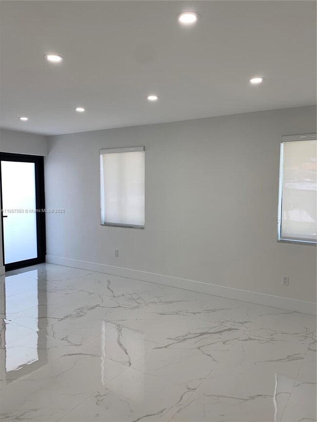 3260 SW 23rd Ter in Miami, FL - Building Photo - Building Photo