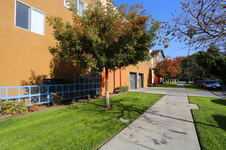 El Centro Loretto Apartments in Los Angeles, CA - Foto de edificio - Building Photo