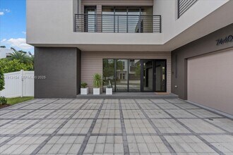 7440 NW 100th Ct in Doral, FL - Building Photo - Building Photo