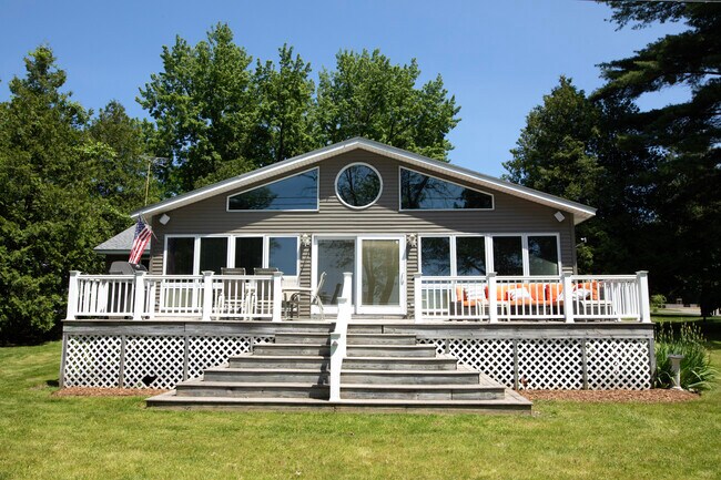 6 Sandy Cv in Grand Isle, VT - Building Photo - Building Photo