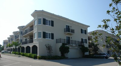 Charleston Square in Naples, FL - Building Photo - Building Photo