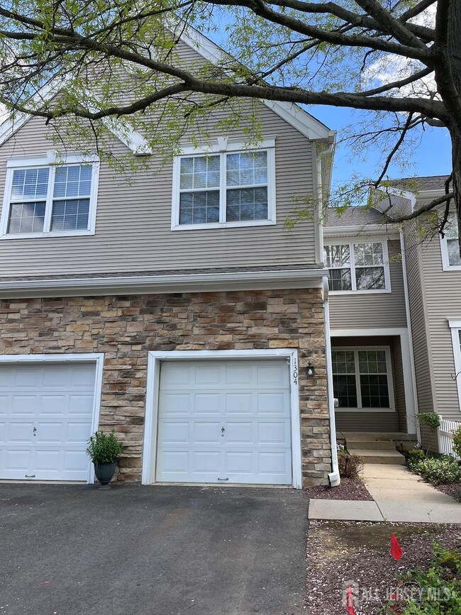 property at 1304 Dahlia Cir