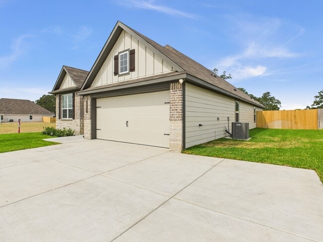 1902 Viva Rd in Bryan, TX - Building Photo - Building Photo