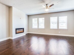 7817 Sunset Blvd in Rowlett, TX - Foto de edificio - Building Photo