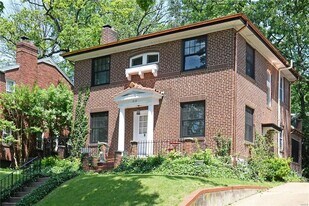 418 Carswold Dr in Clayton, MO - Building Photo