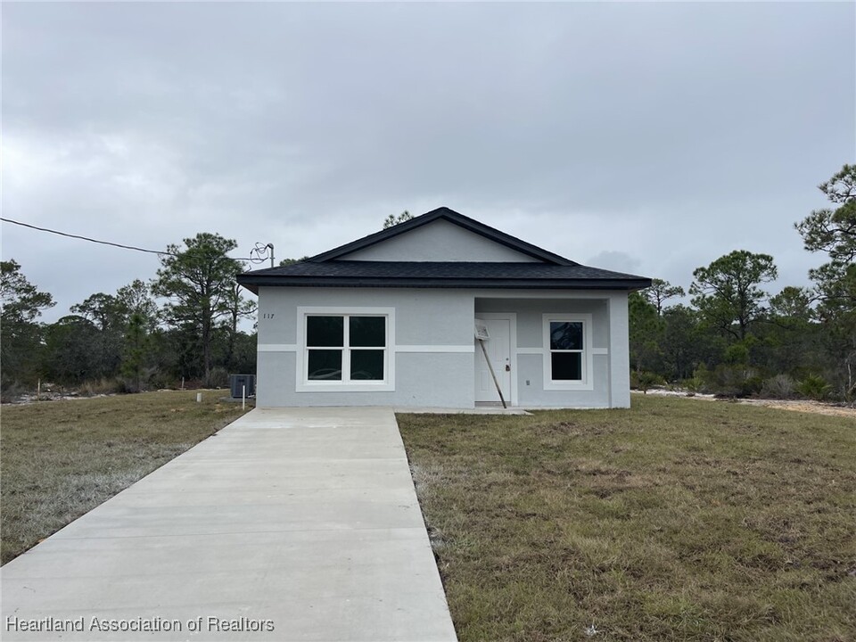 117 Flo Ave NW in Lake Placid, FL - Building Photo