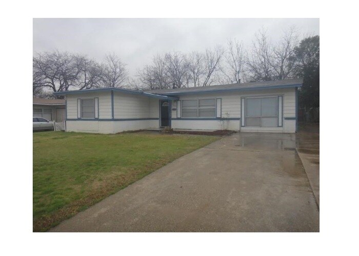 2126 Ridgeway St in Arlington, TX - Building Photo