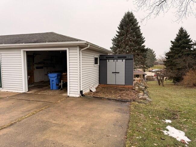 5039 W Clayton Rd in Fitchburg, WI - Building Photo - Building Photo