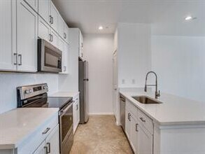 3275 Dallas St-Unit -309 in Dallas, TX - Building Photo - Building Photo