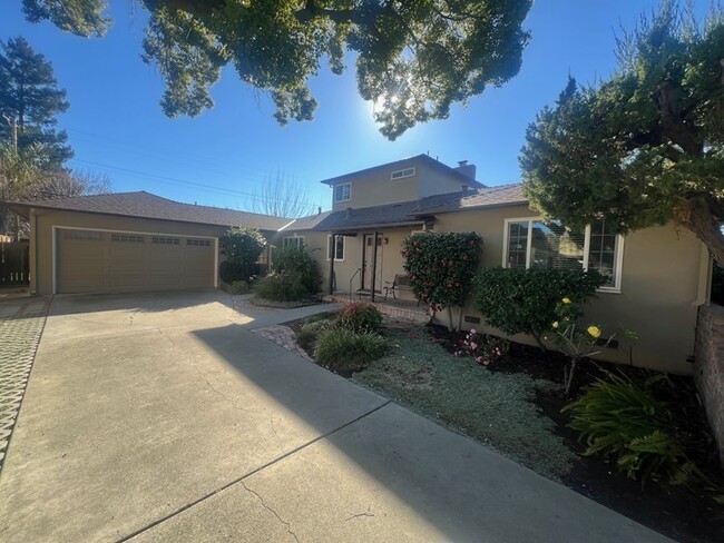 property at 1550 Larkspur Dr