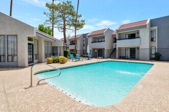 Hidden Cove Apartments in Phoenix, AZ - Foto de edificio - Building Photo