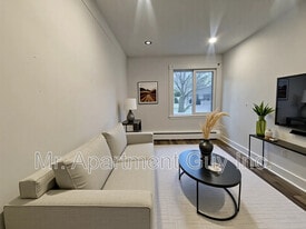 1148 Queen's Blvd in Kitchener, ON - Building Photo