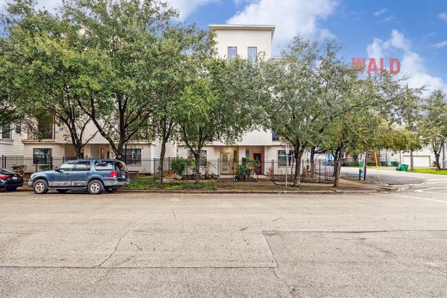 719 St Charles St in Houston, TX - Building Photo - Building Photo