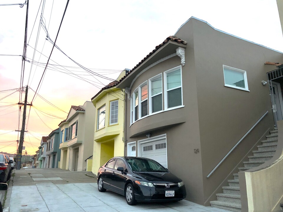 124 Ellington Ave in San Francisco, CA - Building Photo