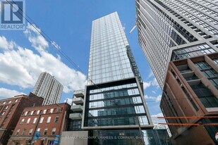 11 Charlotte St in Toronto, ON - Building Photo